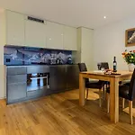Jolimont Apartment *