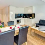Jolimont Apartment *