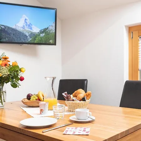 Jolimont Apartment *