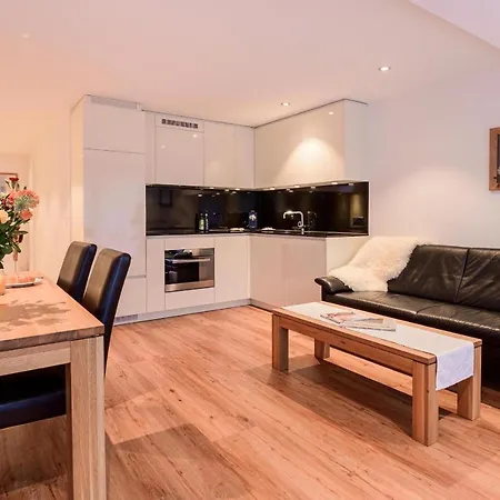 Jolimont Apartment *