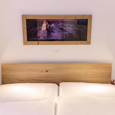 Jolimont Apartment *