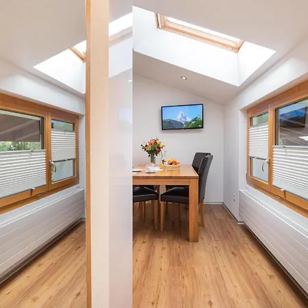 Jolimont Apartment