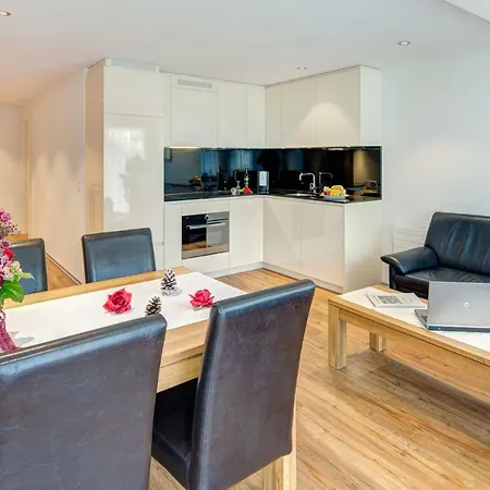 Jolimont Apartment *