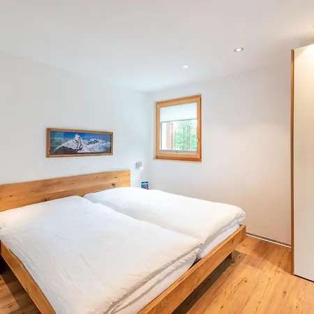 Jolimont Apartment *